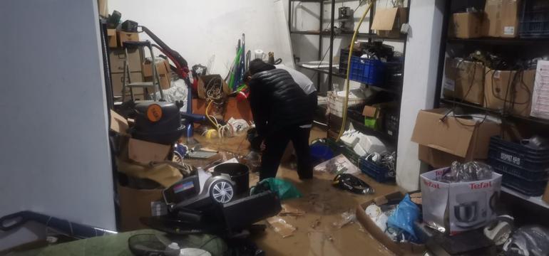 Orduda sağanak; ilçe merkezindeki köprüler geçişlere kapatıldı