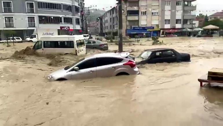 Zonguldakta sağanak; dereler taştı, heyelan oldu