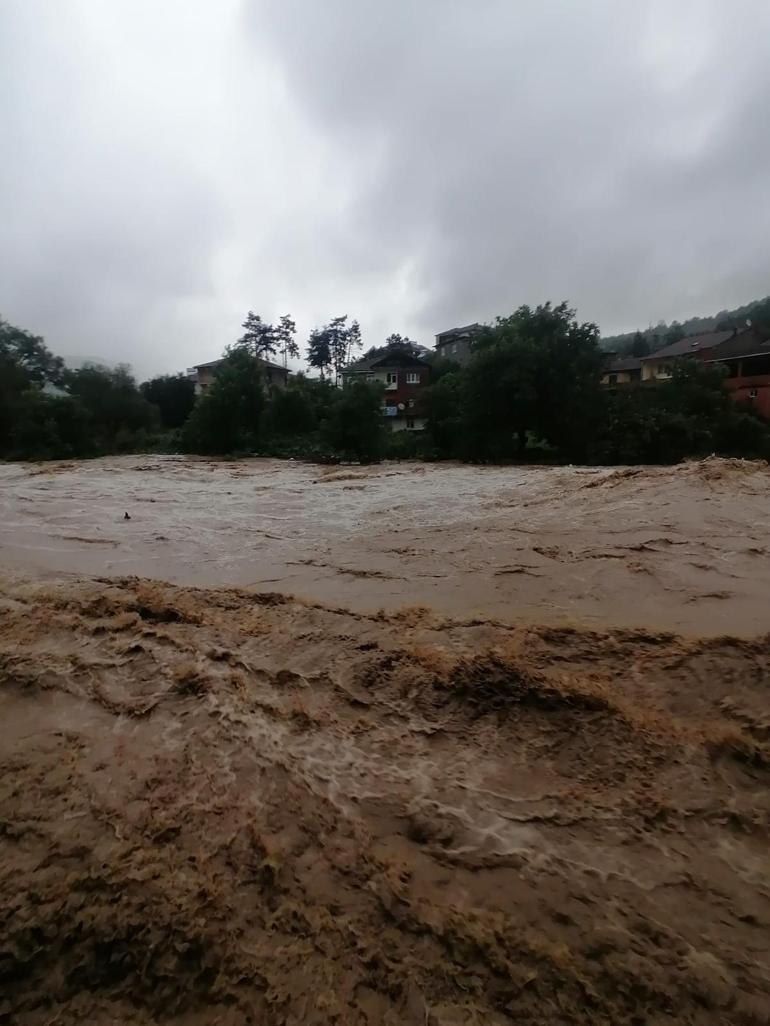 Zonguldakta sağanak; dereler taştı, heyelan oldu