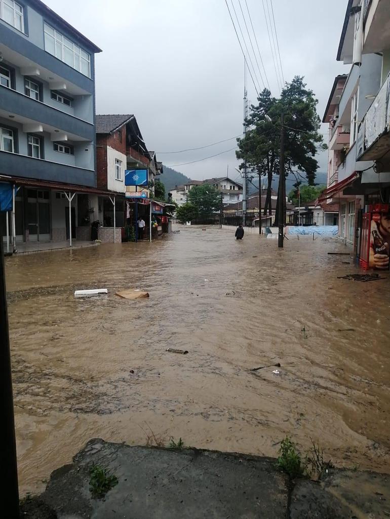 Zonguldakta sağanak; dereler taştı, heyelan oldu