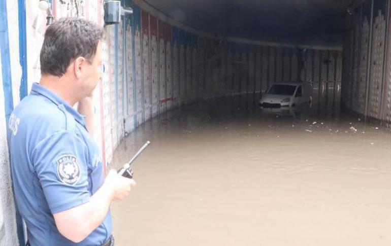 Erzurumda sağanak; yollar ile alt geçitleri su bastı