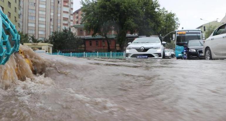 Erzurumda sağanak; yollar ile alt geçitleri su bastı