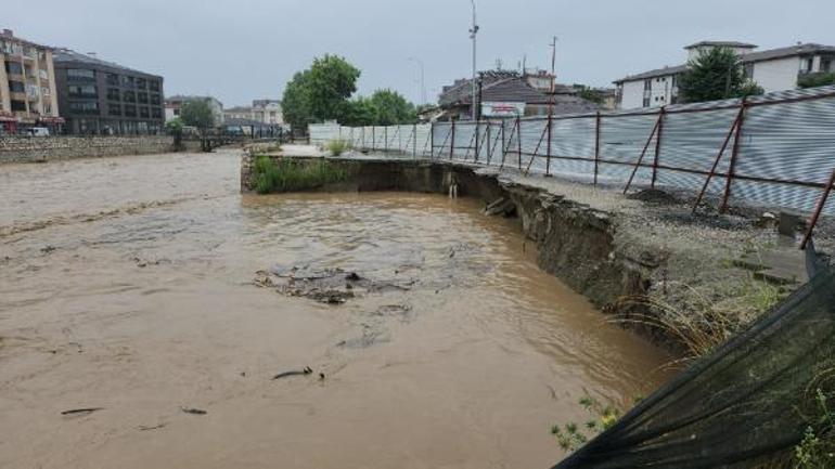 Düzcede sağanak; dereler taştı, evleri su bastı