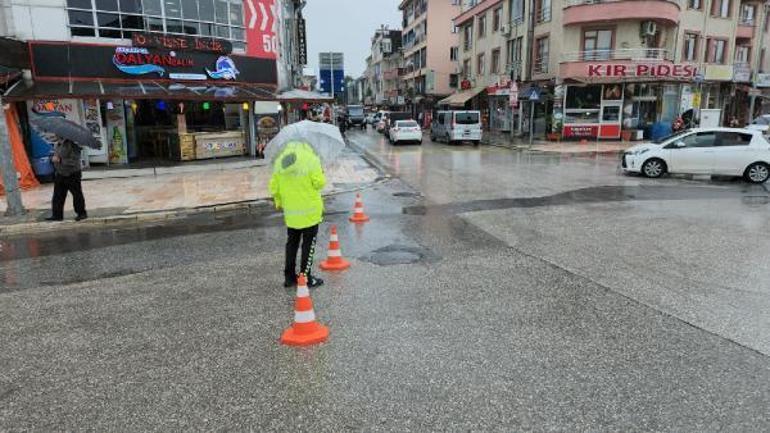 Düzcede sağanak; dereler taştı, evleri su bastı