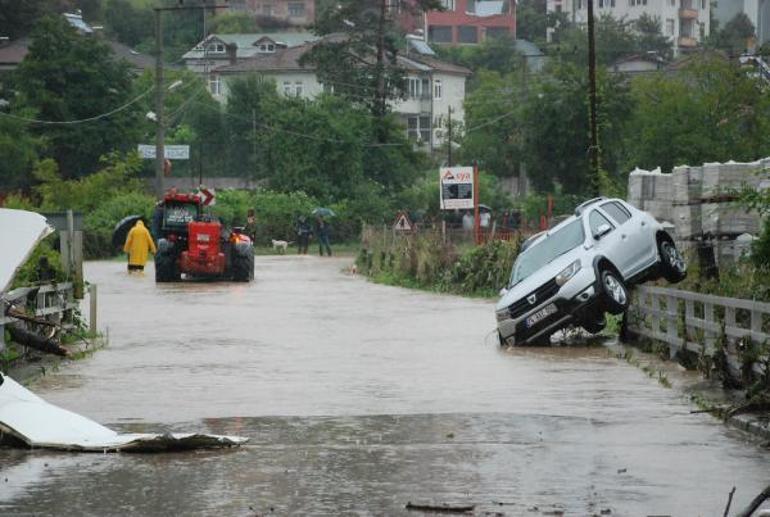 Bartın’da sağanak; dereler taştı, mahsur kalanlar kurtarıldı