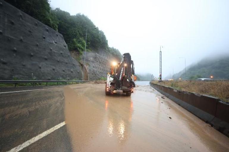 TEM Otoyolunda heyelan sebebiyle Ankara-İstanbul yönü trafiğe kapandı