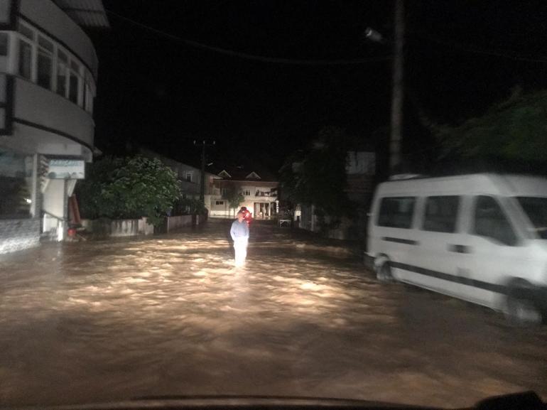 Sakaryada sağanak hayatı olumsuz etkiledi