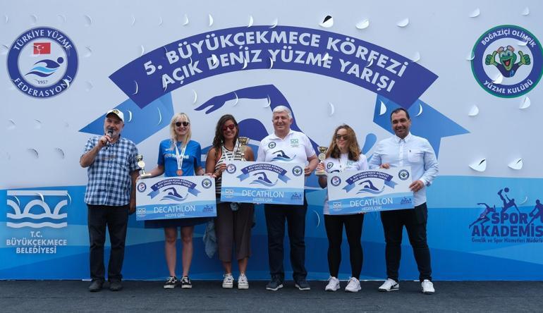 Büyükçekmece’de açık deniz yüzme yarışması düzenlendi