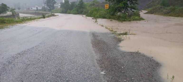 Giresun’da sağanak; dere taştı, evleri su bastı