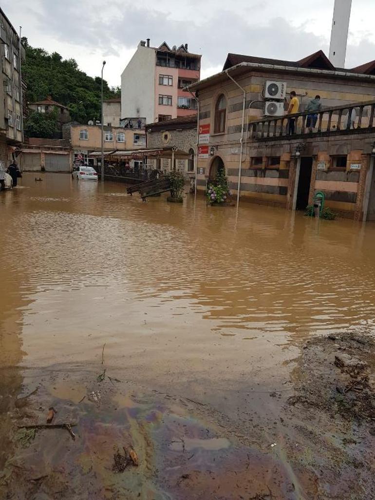 Giresun’da sağanak; dere taştı, evleri su bastı