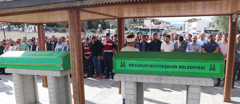 Düğün dönüşü kazada ölen davulcu ve zurnacı baba- oğul yan yana defnedildi