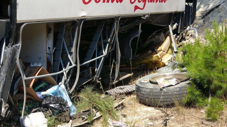 Çanakkalede yolcu otobüsü şarampole düştü: 5 yaralı