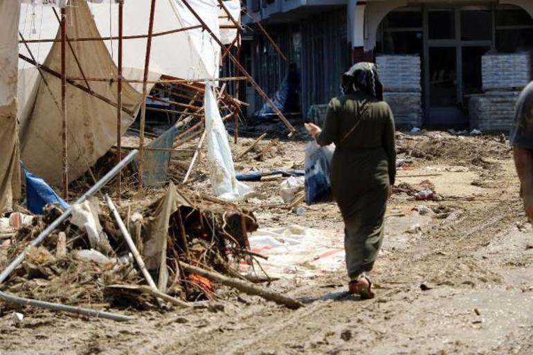 Selin vurduğu Devrekte temizlik ve hasar tespiti başladı