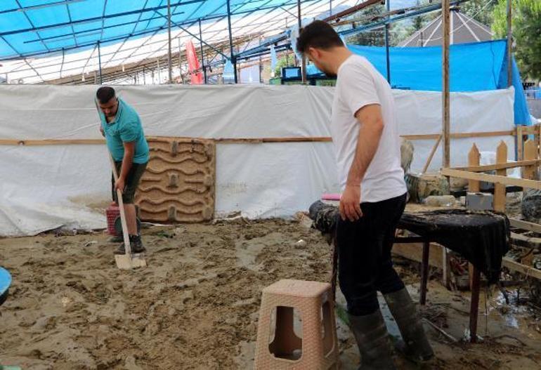 Selin vurduğu Devrekte temizlik ve hasar tespiti başladı
