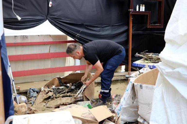 Selin vurduğu Devrekte temizlik ve hasar tespiti başladı