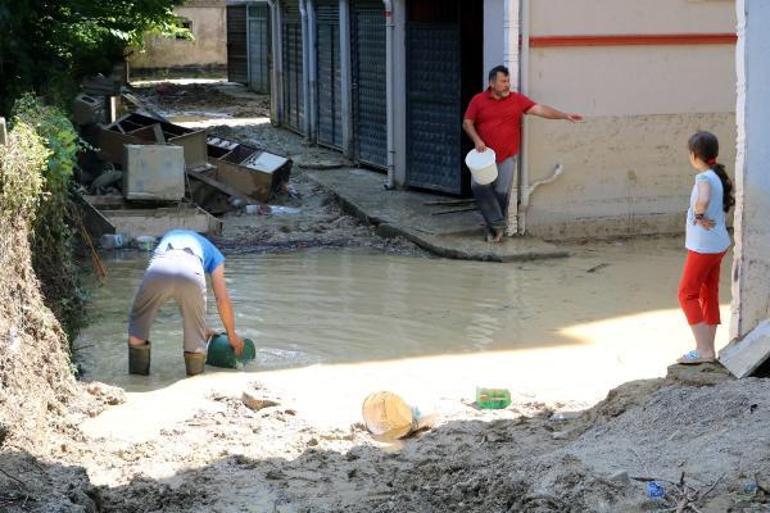 Selin vurduğu Devrekte temizlik ve hasar tespiti başladı