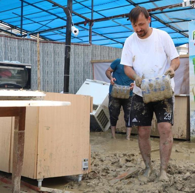 Selin vurduğu Devrekte temizlik ve hasar tespiti başladı