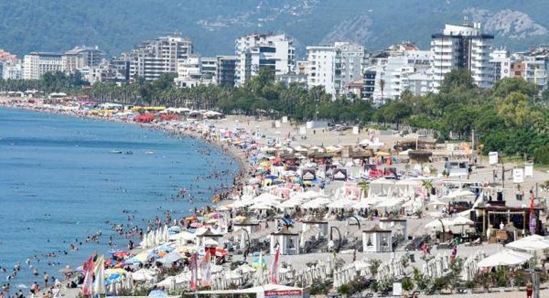 Antalyada sıcak hava bunalttı