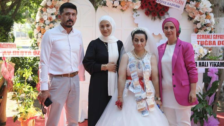 Depremzede zihinsel engelli Gamzenin düğün hayalini komşuları gerçekleştirdi