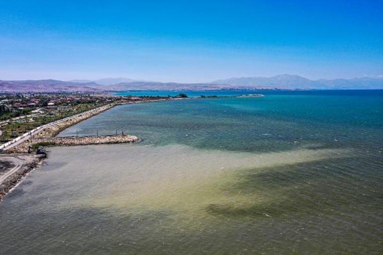 Van Gölünden 1 milyon 110 bin metreküp dip çamuru çıkarıldı