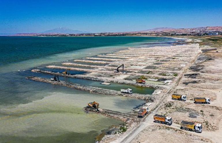 Van Gölünden 1 milyon 110 bin metreküp dip çamuru çıkarıldı