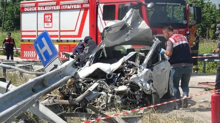 Bariyerlere çarpan otomobilin sürücüsü öldü