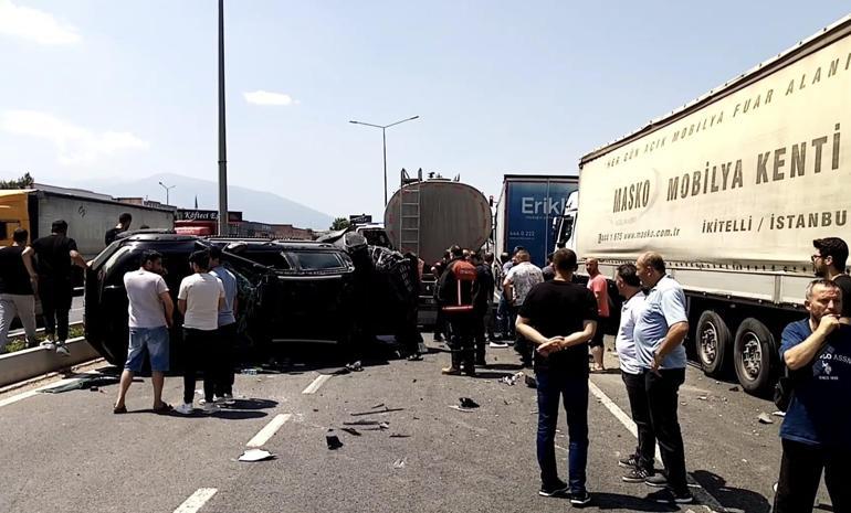 Bursada TIR, kırmızı ışıkta bekleyen 2 araca çaptı: 5 yaralı