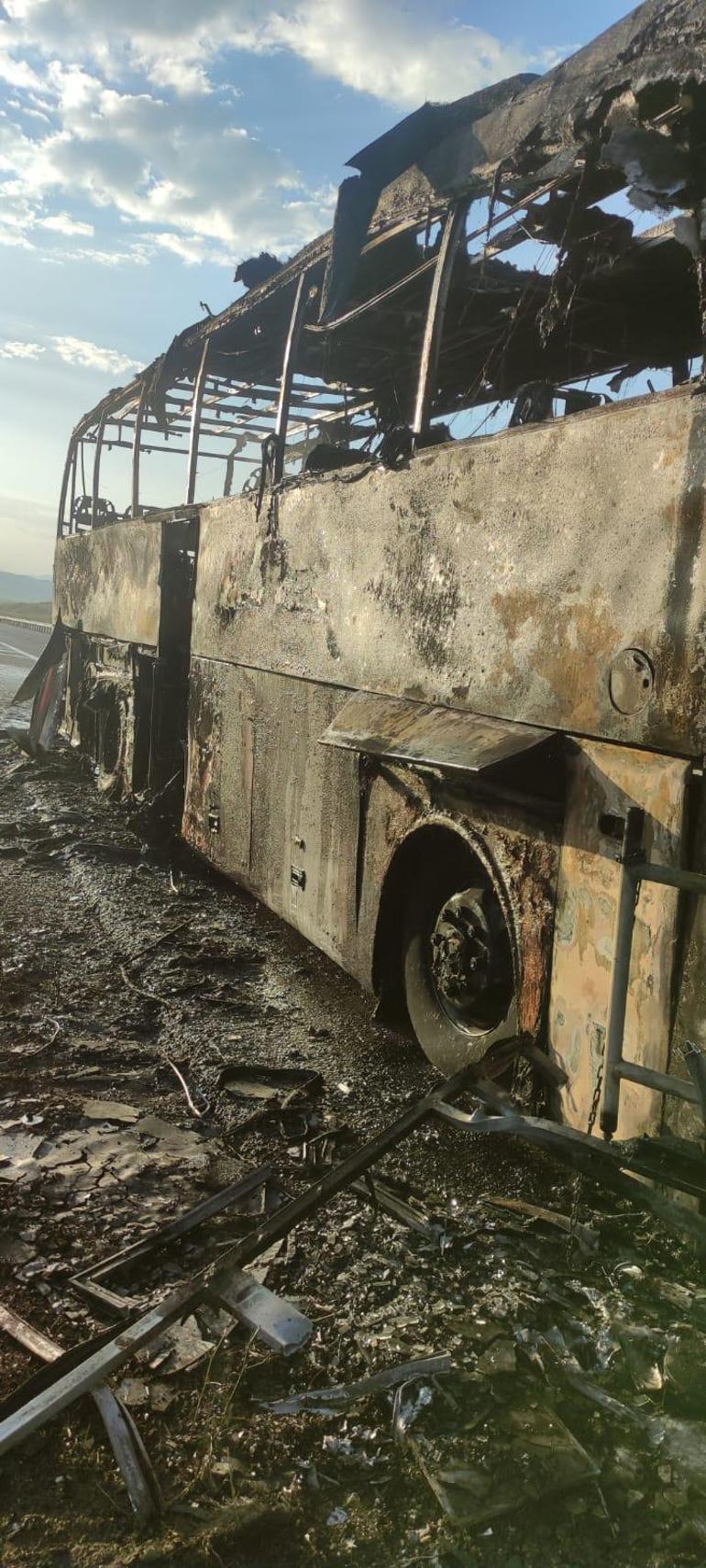 İran plakalı yolcu otobüsü alev alev yandı