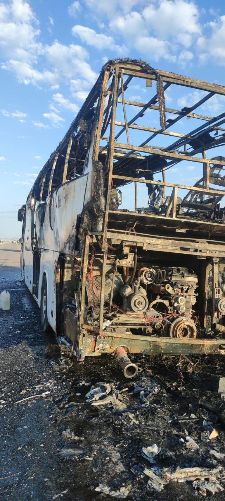 İran plakalı yolcu otobüsü alev alev yandı