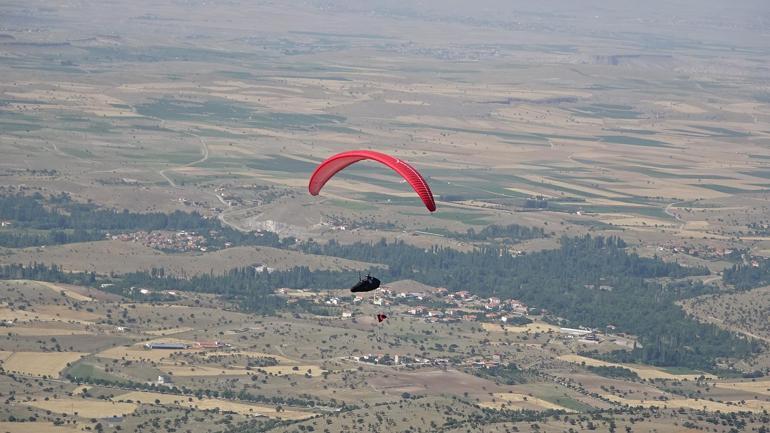 Yamaç paraşütçüleri, Şehit Ömer Halisdemir için havalandı