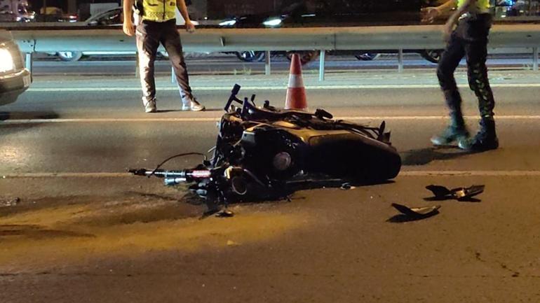 Kağıthanede arıza yapan otomobile çarpan motosiklet sürücüsü öldü