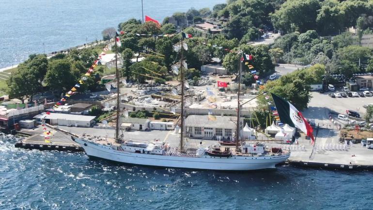 Meksika donanmasına ait askeri okul gemisi Sarayburnunda