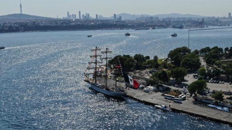 Meksika donanmasına ait askeri okul gemisi Sarayburnunda