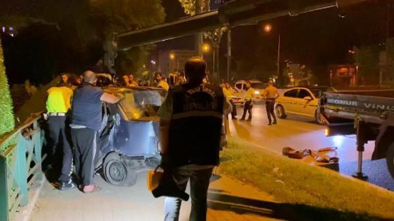 Bursada demir korkulukları parçalayan otomobil inşaat alanına düştü: 1 ölü, 2 yaralı