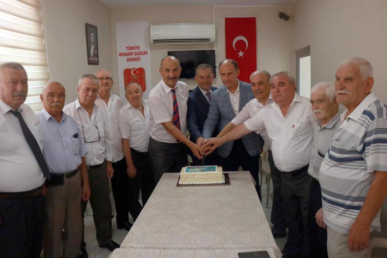 Edirnede Kıbrıs gazilerine 49uncu yıl pastası