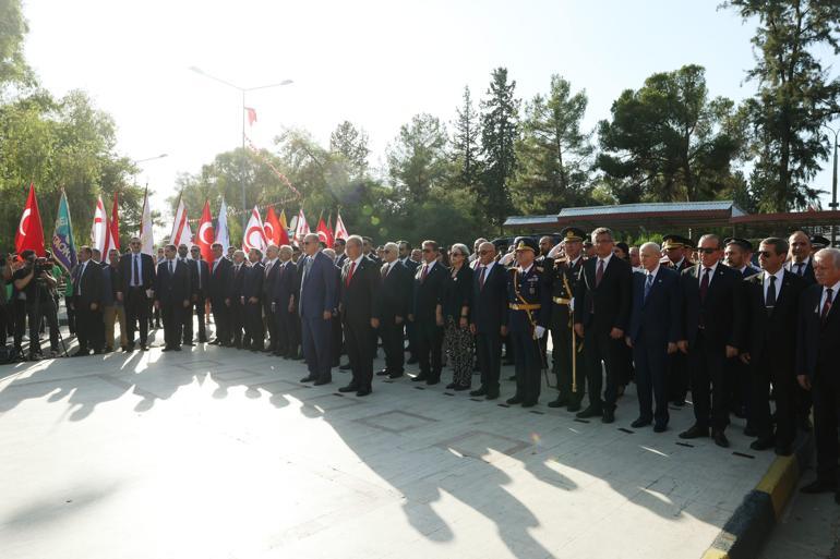 Cumhurbaşkanı Erdoğan, Lefkoşa Atatürk Anıtı’nı ziyaret etti