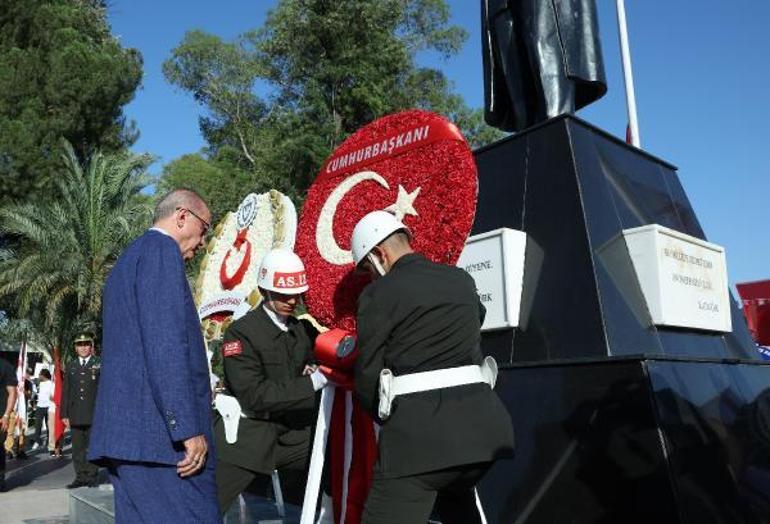 Cumhurbaşkanı Erdoğan, Lefkoşa Atatürk Anıtı’nı ziyaret etti