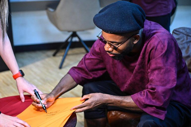 Galatasarayın transfer görüşmelerine başladığı Cedric Bakambu İstanbulda