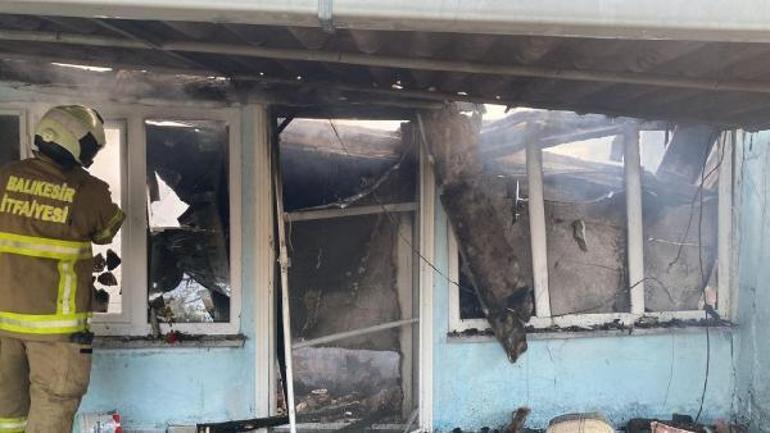 Kerpiç evde çıkan yangın iki eve daha sıçradı; 1 kişi dumandan etkilendi