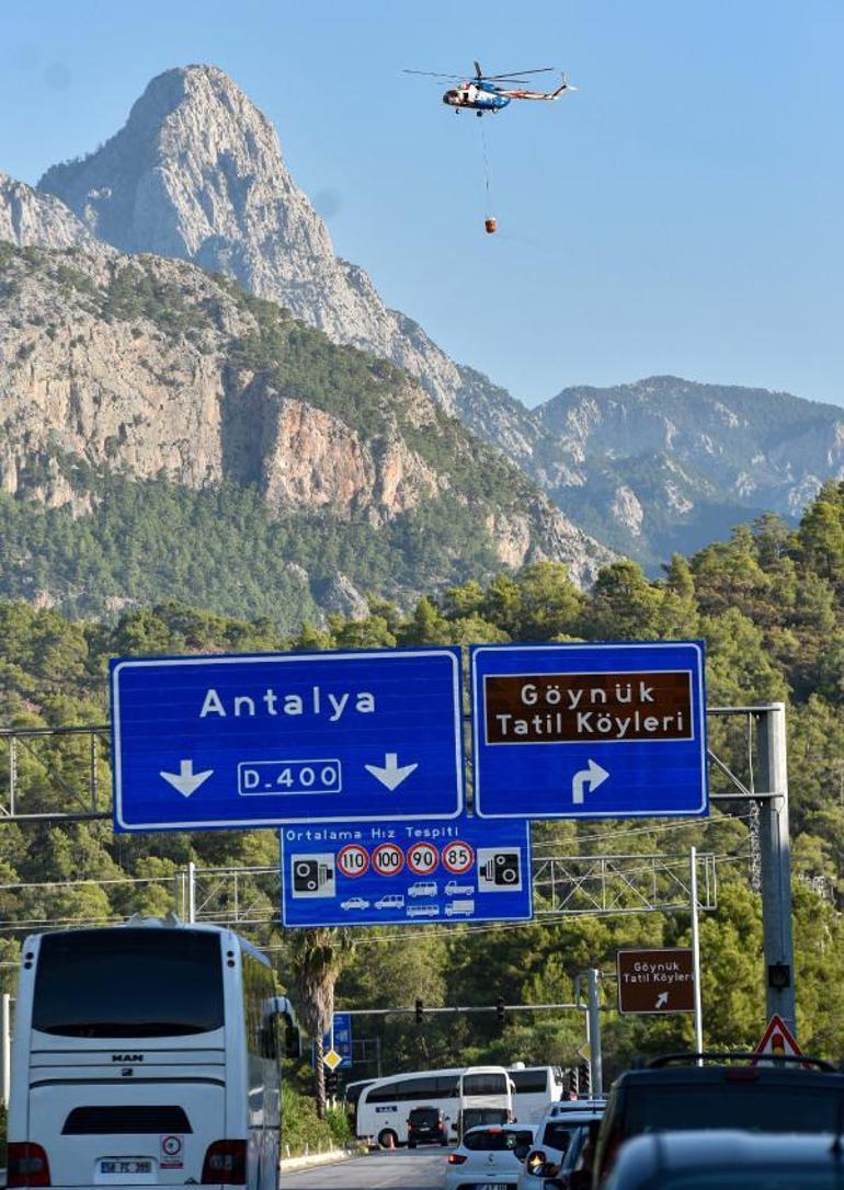 Kemerdeki orman yangınına havadan müdahale