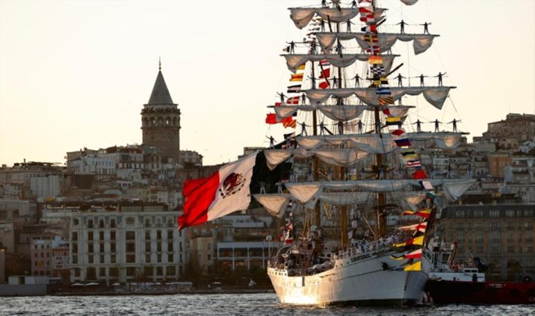 Meksika donanma gemisine çocuklardan ziyaret