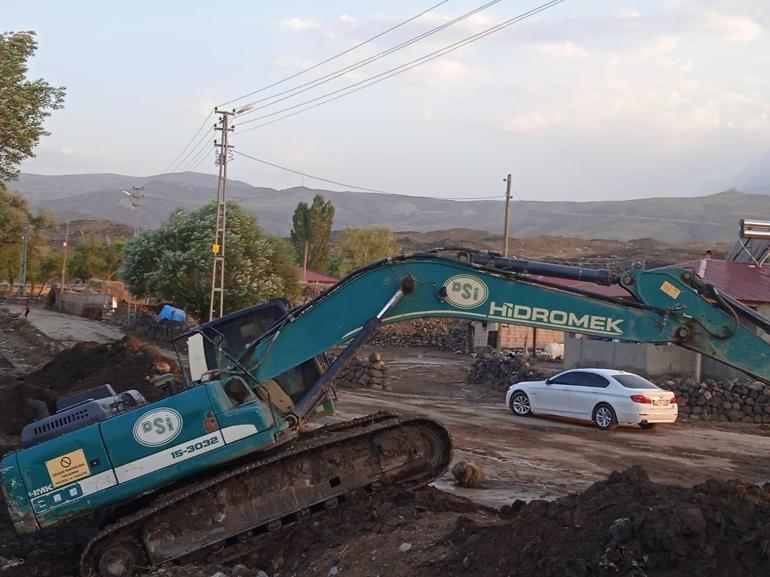 Doğubayazıtta sel; araziler ve evler su altında kaldı