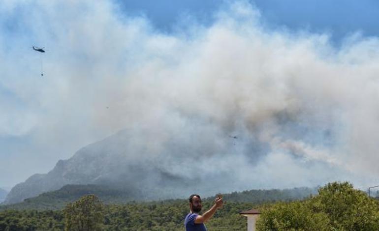 Kemerdeki orman yangınına havadan müdahale