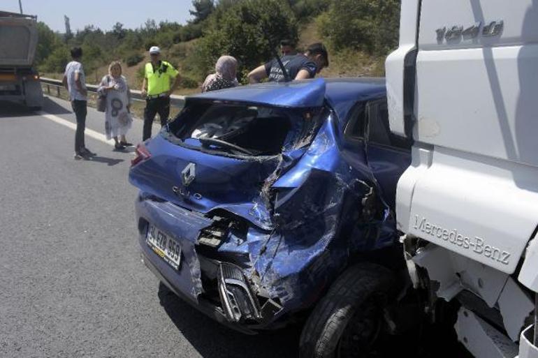 Eyüpsultan’da yanlış yola sapan otomobile hafriyat kamyonu çarptı