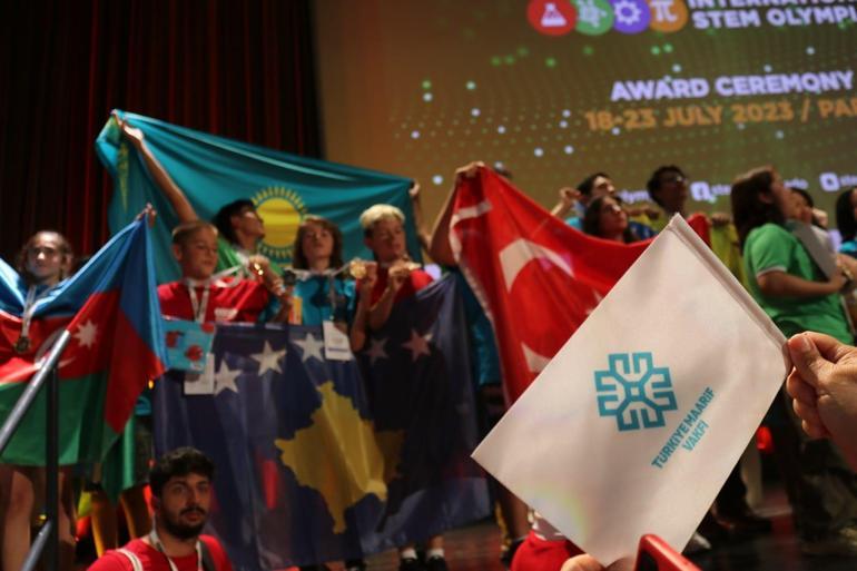 Maarif öğrencisi, bilimde dünya ikincisi oldu