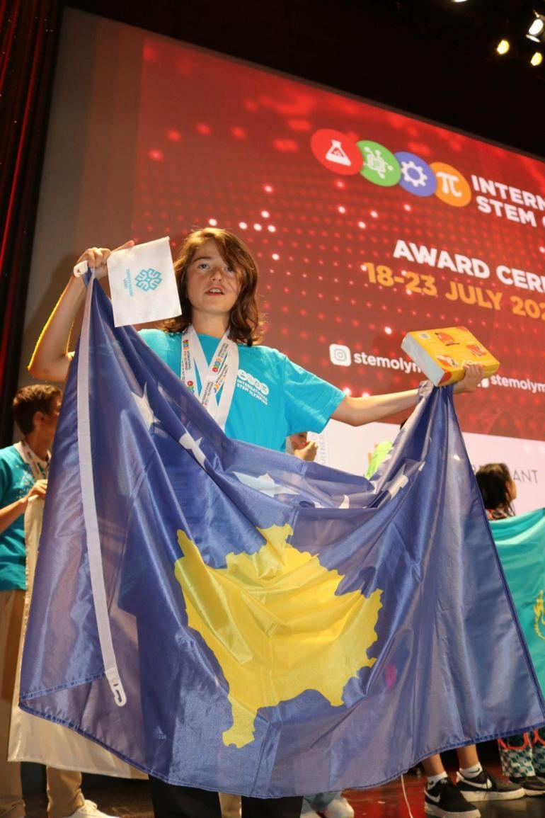 Maarif öğrencisi, bilimde dünya ikincisi oldu