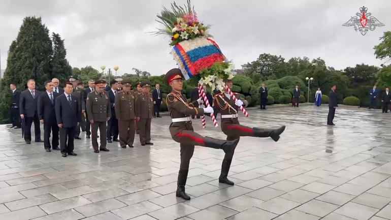 Rusya Savunma Bakanı Şoygu, Kuzey Kore’de