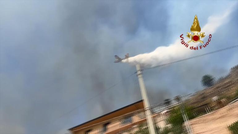 İtalya’nın güneyinde orman yangınları devam ediyor