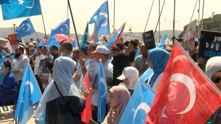 Uygur Türkleri 8. yıl dönümünde Elişku katliamını protesto etti