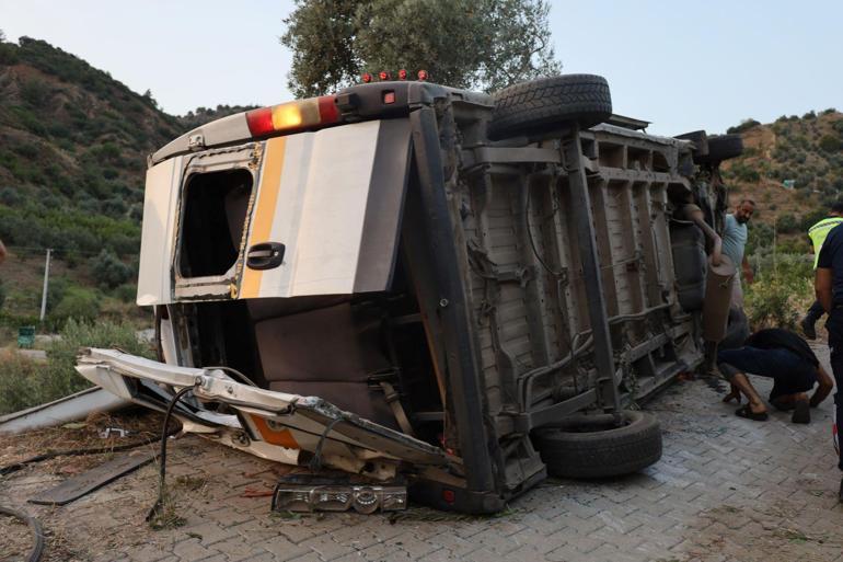 Türbe ziyareti dönüşünde minibüs şarampole devrildi: 20 öğrenci yaralı